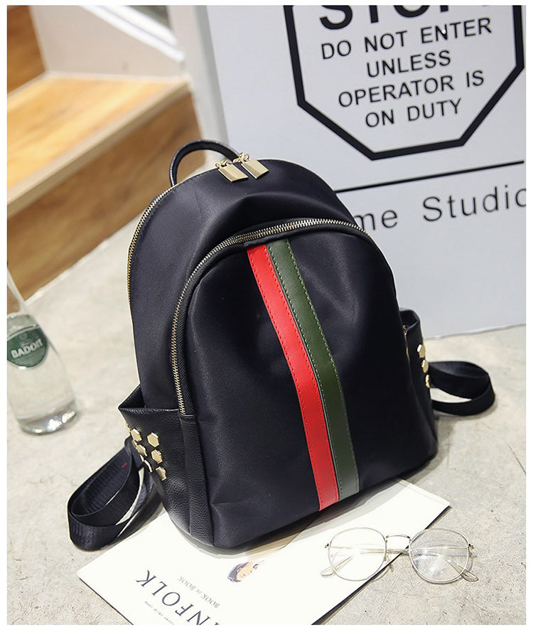 The hit stripe leisure backpack